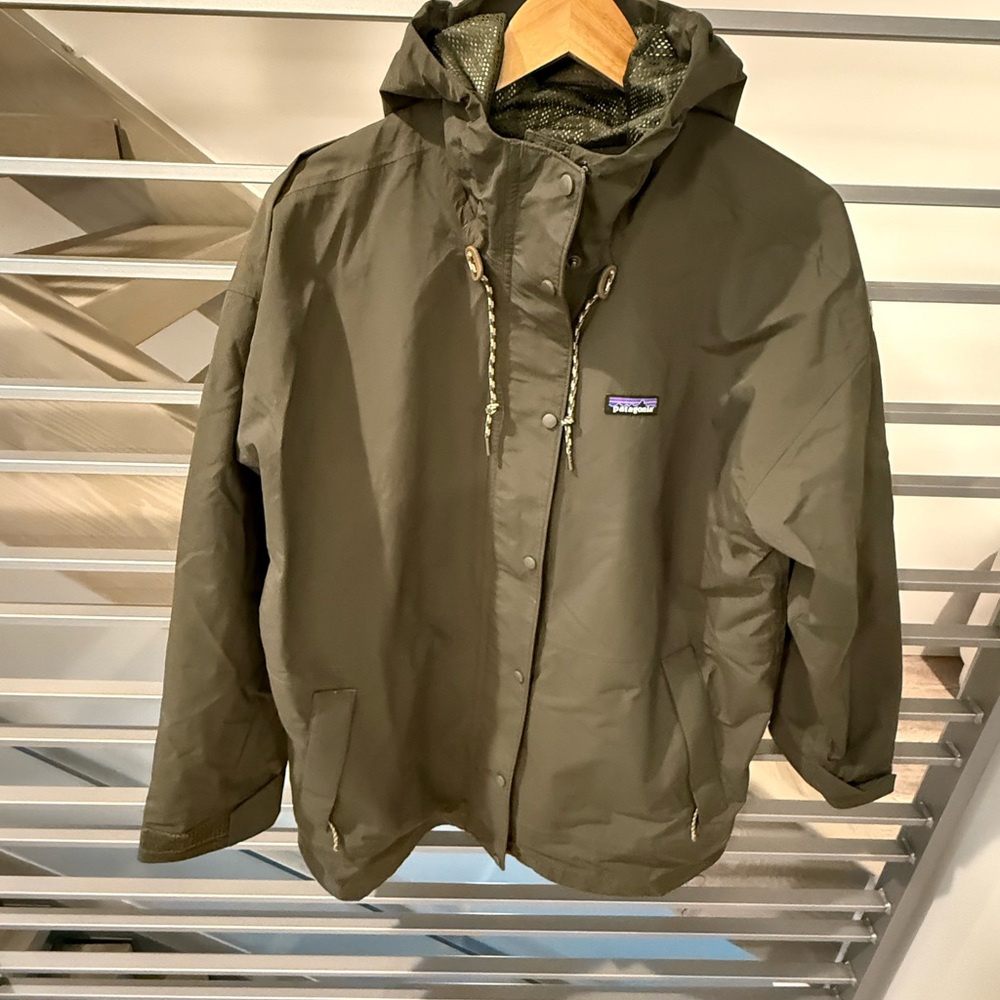 Patagonia Womens Outdoor Everyday Rain Jacket, never worn, size L
